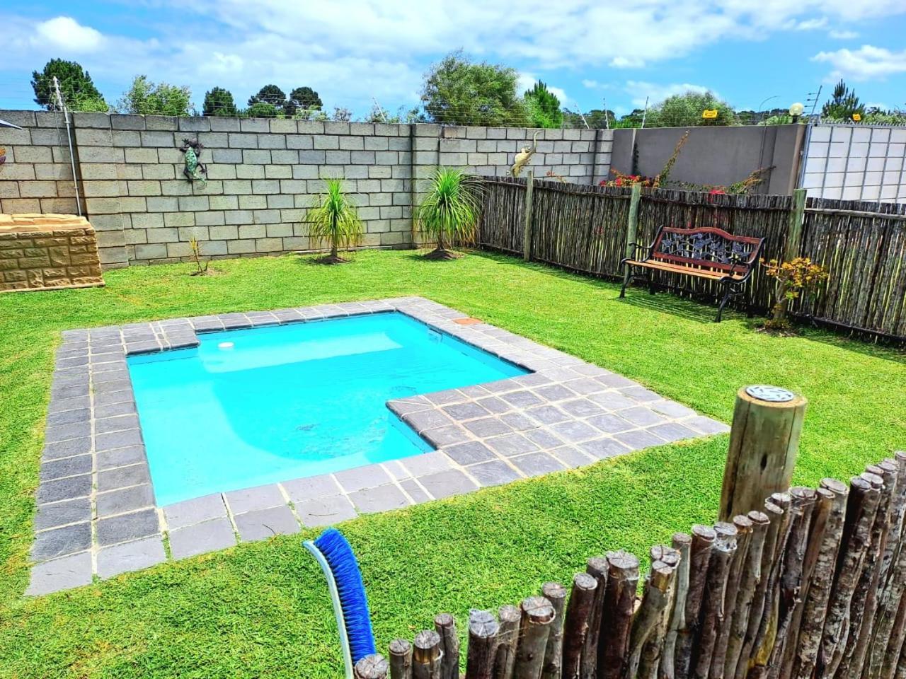 Theescombe * Port Elizabeth